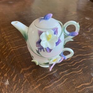 Floral dream porcelain tea pot and tea cup.